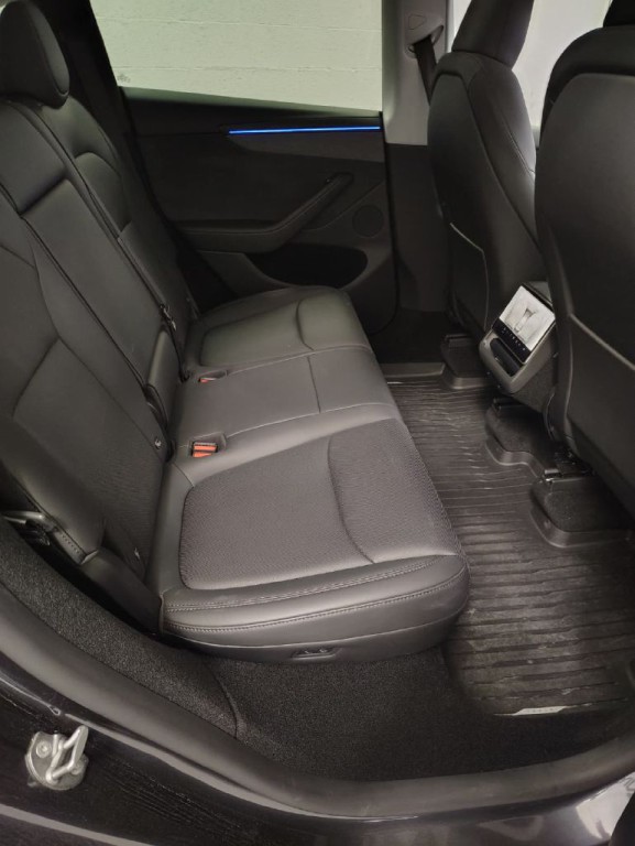 2026 Tesla Model Y Image 7