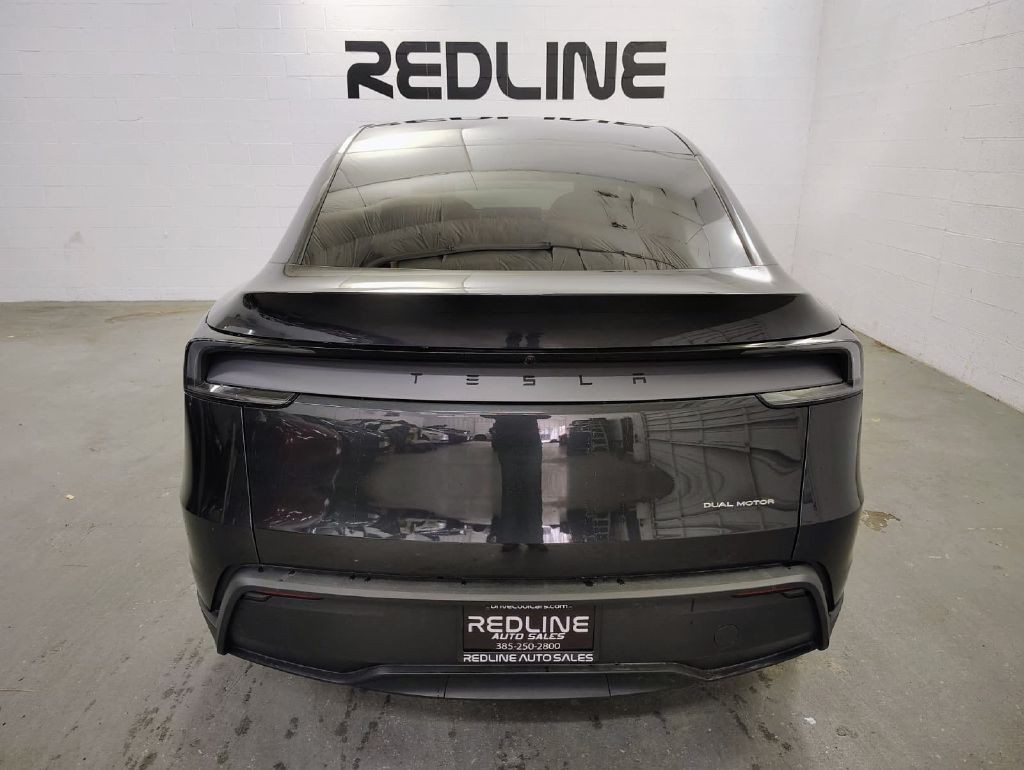 2026 Tesla Model Y Image 9