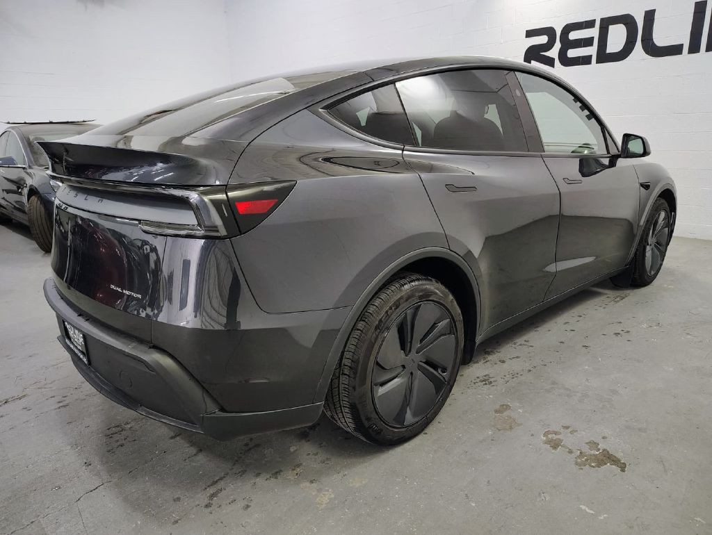 2026 Tesla Model Y Image 11
