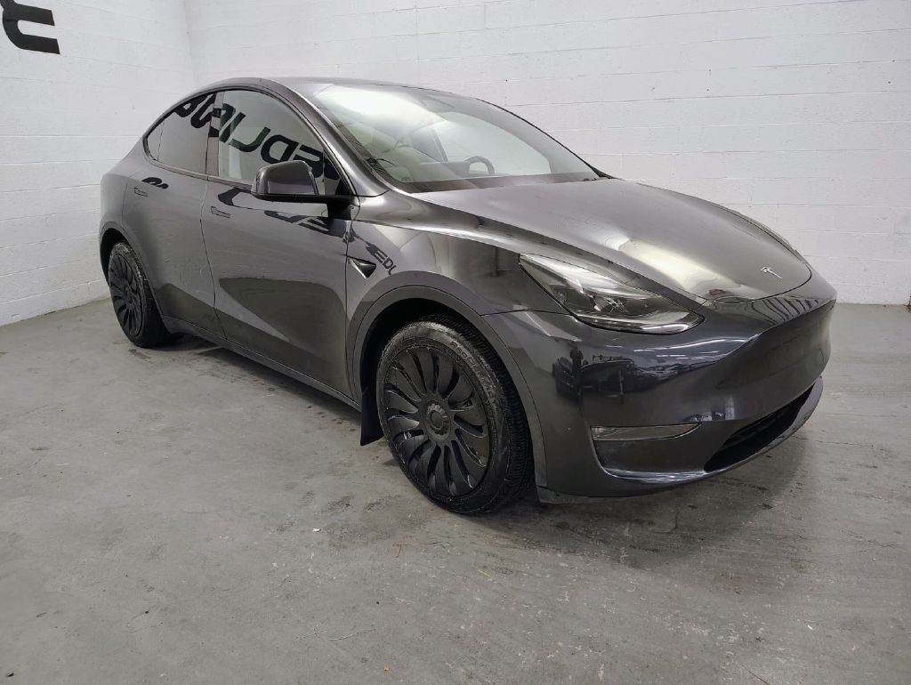 2024 Tesla Model Y Image 3