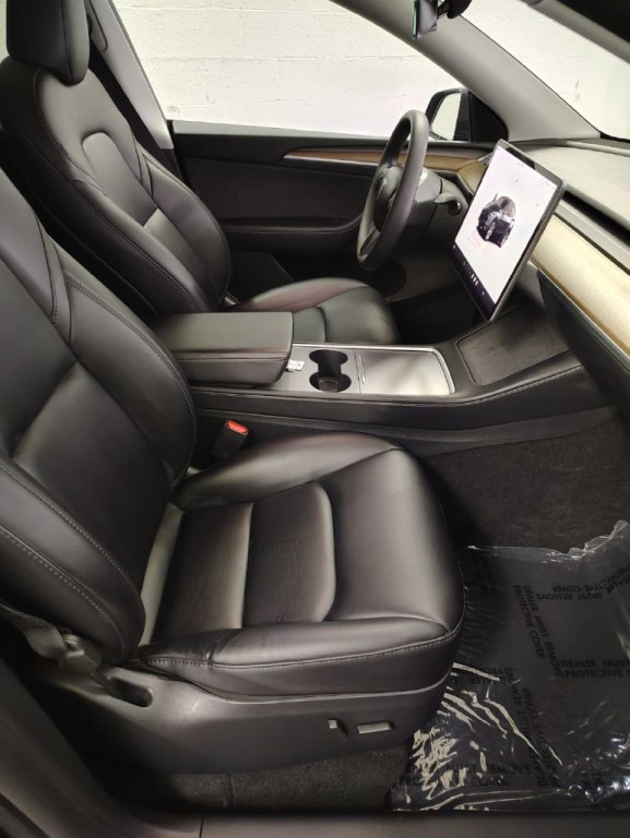 2024 Tesla Model Y Image 5