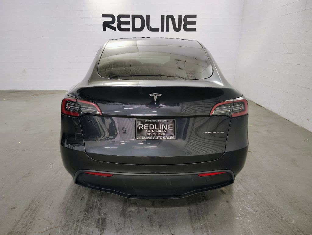 2024 Tesla Model Y Image 10