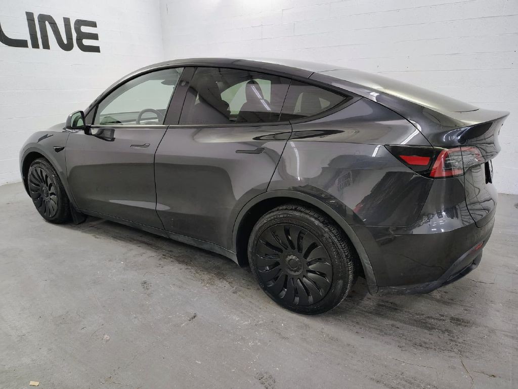 2024 Tesla Model Y Image 11