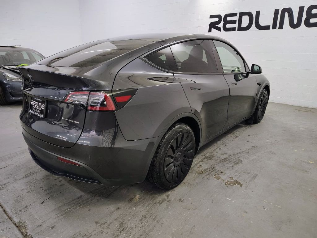 2024 Tesla Model Y Image 12