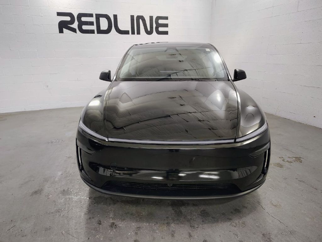 2026 Tesla Model Y Image 2