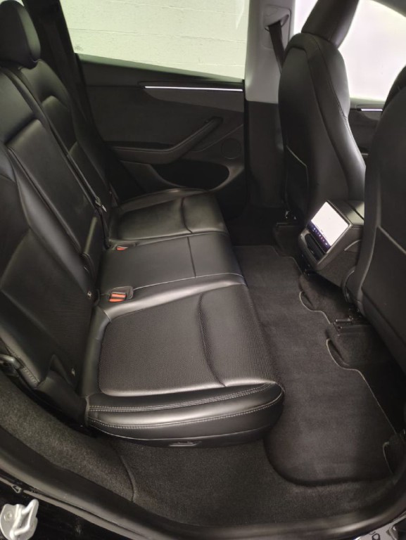 2026 Tesla Model Y Image 7