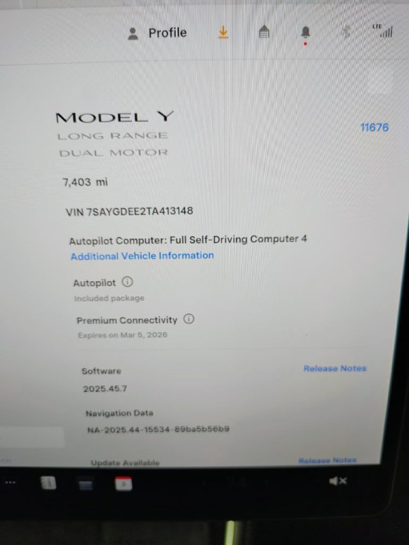 2026 Tesla Model Y Image 8