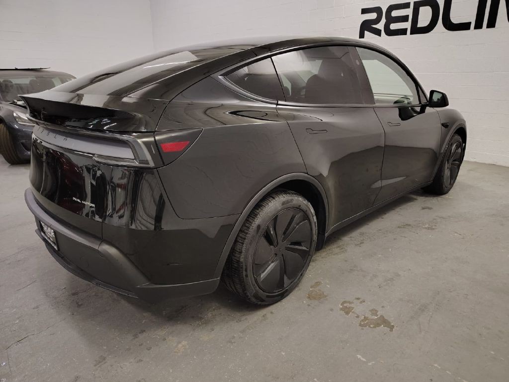 2026 Tesla Model Y Image 11