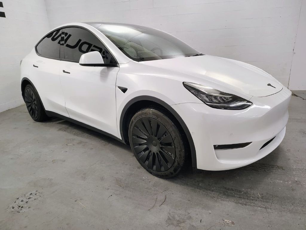 2023 Tesla Model Y Image 2