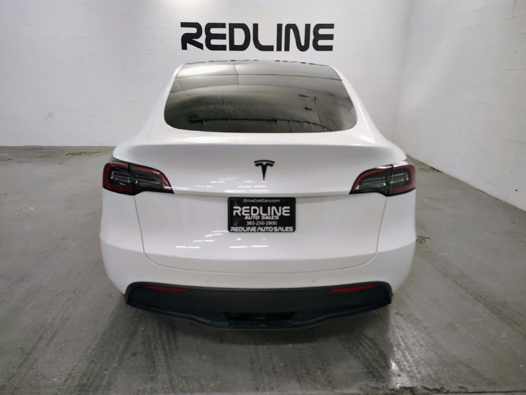 2023 Tesla Model Y Image 10