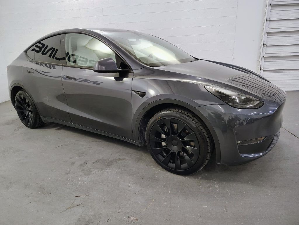 2023 Tesla Model Y Image 3