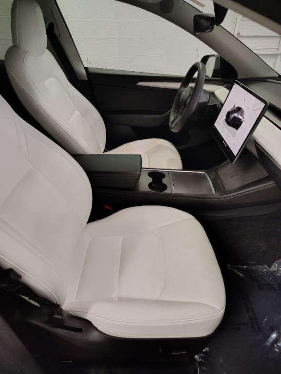 2023 Tesla Model Y Image 5