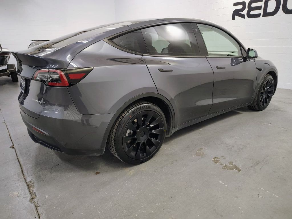 2023 Tesla Model Y Image 11