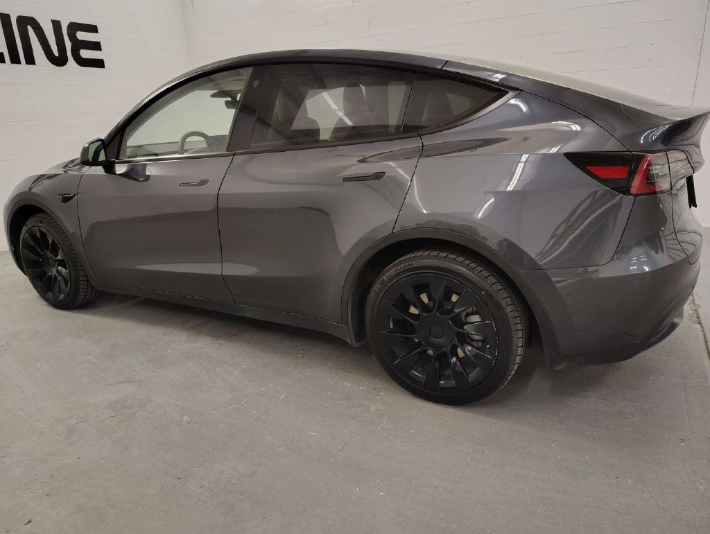 2023 Tesla Model Y Image 12
