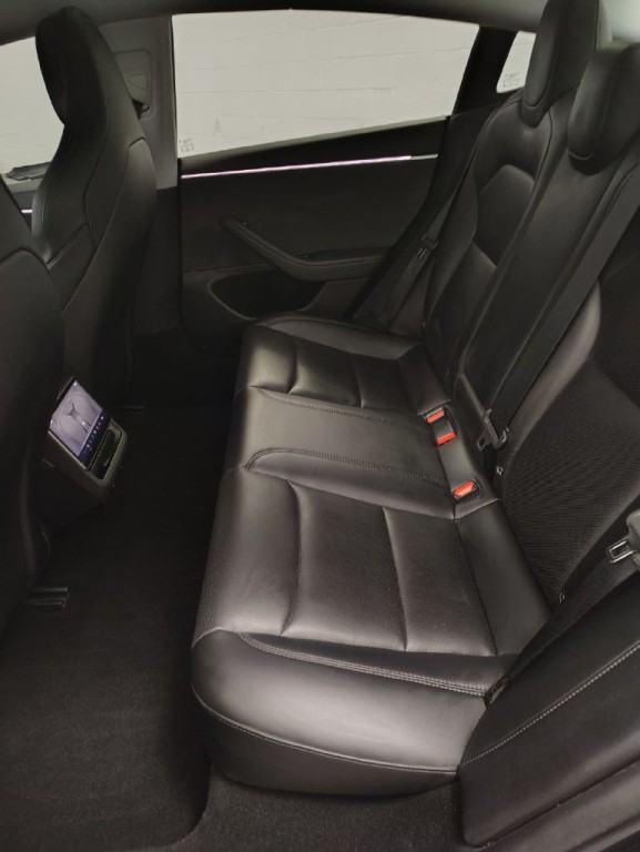 2025 Tesla Model 3 Image 7