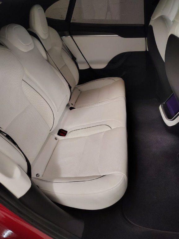 2022 Tesla Model S Image 7