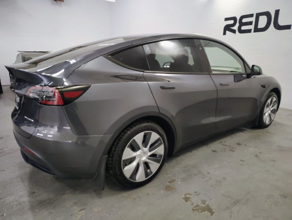 2023 Tesla Model Y Image 11