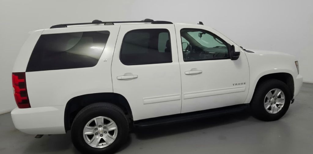 2011 Chevrolet Tahoe Image 2