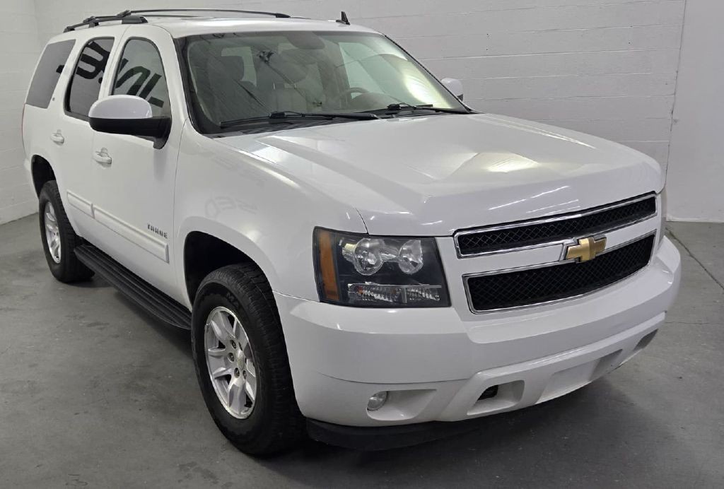 2011 Chevrolet Tahoe Image 3