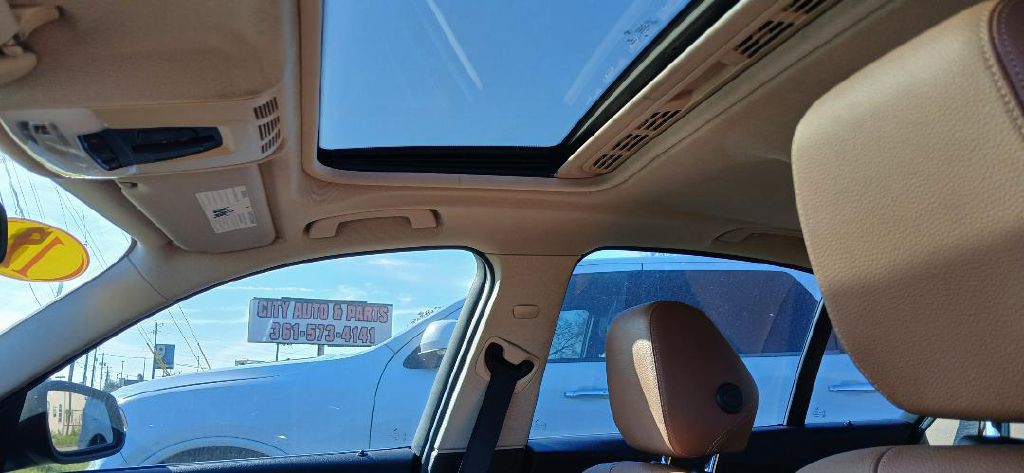 2014 BMW 3 Series Image 10