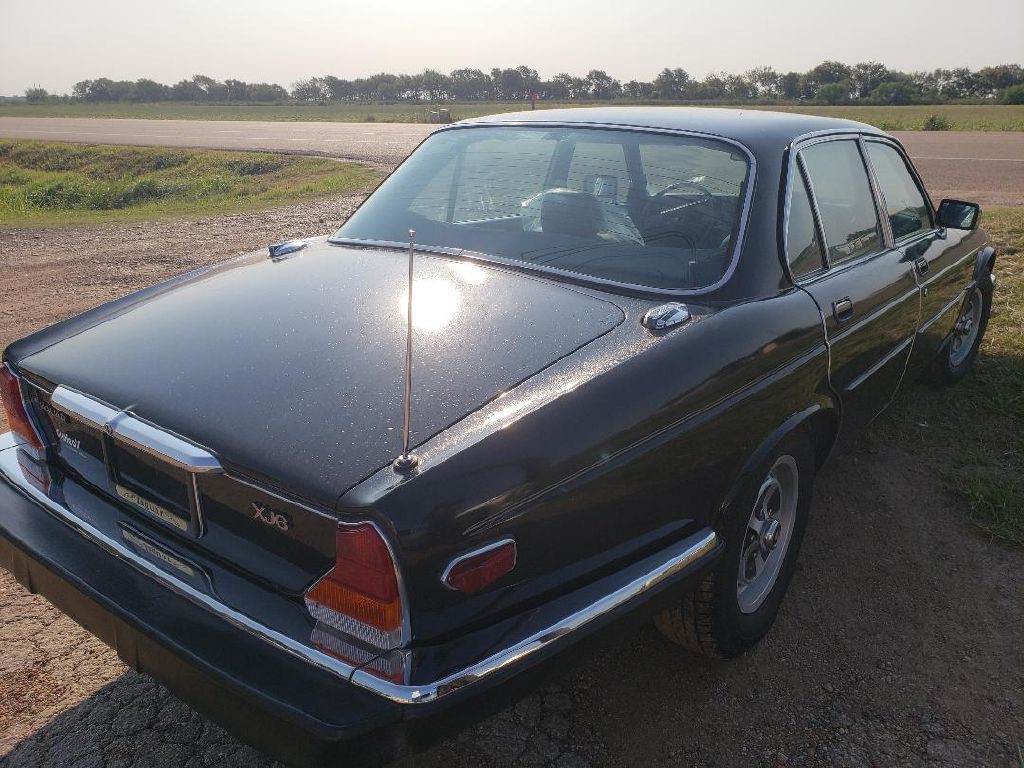 1985 Jaguar XJ Image 4