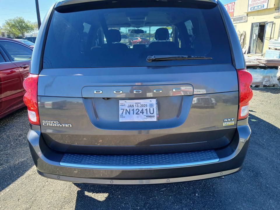 2016 Dodge Grand Caravan Image 2