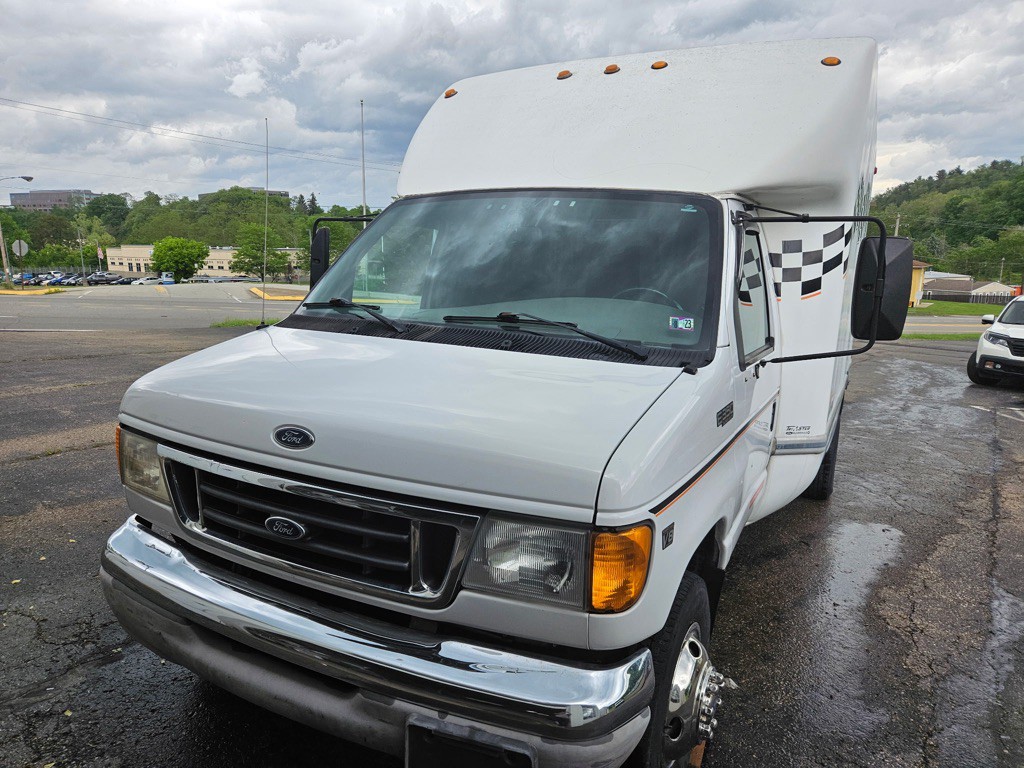 2000 Ford Econoline Image 2