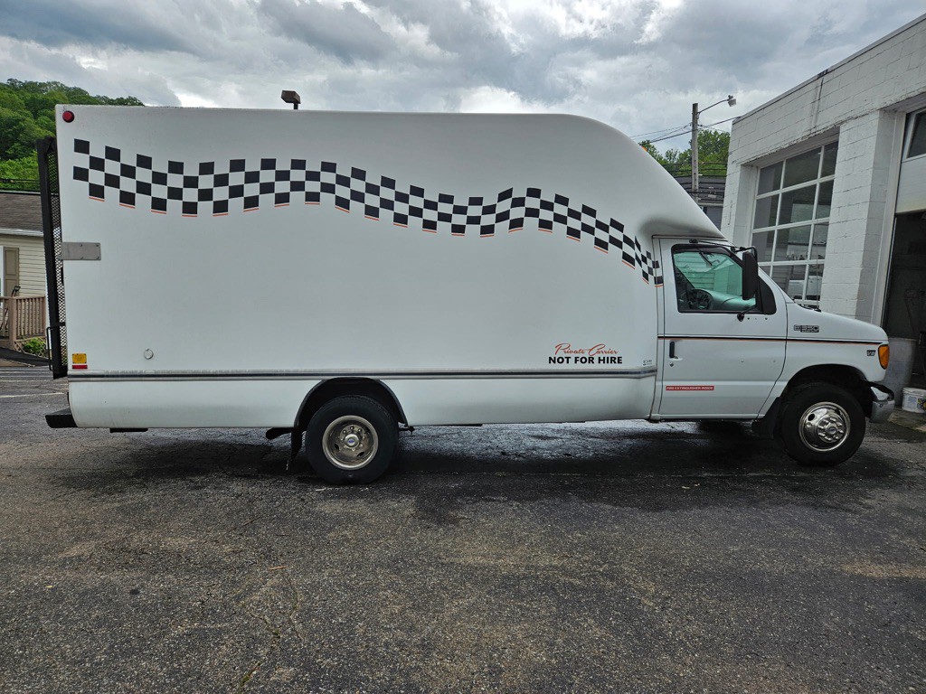 2000 Ford Econoline Image 4