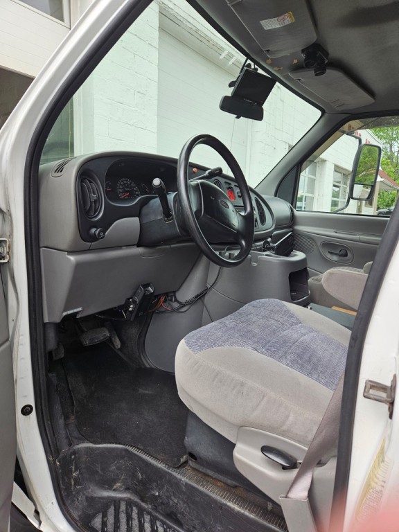 2000 Ford Econoline Image 6