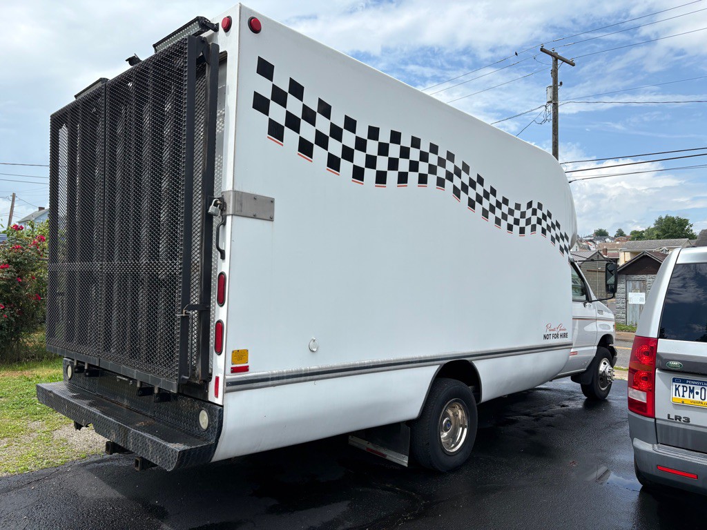 2000 Ford Econoline Image 13