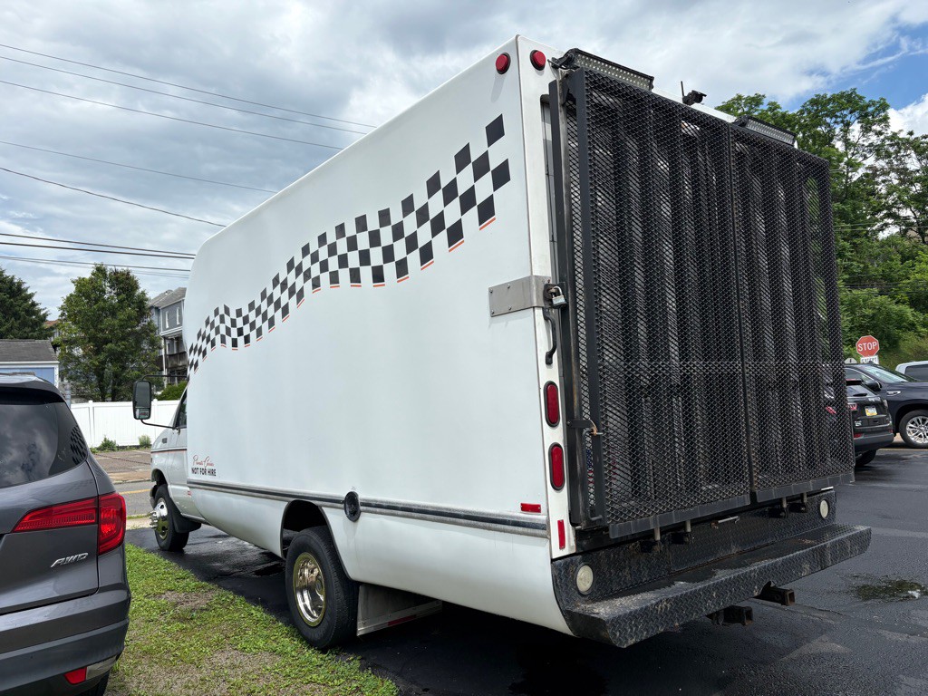 2000 Ford Econoline Image 14