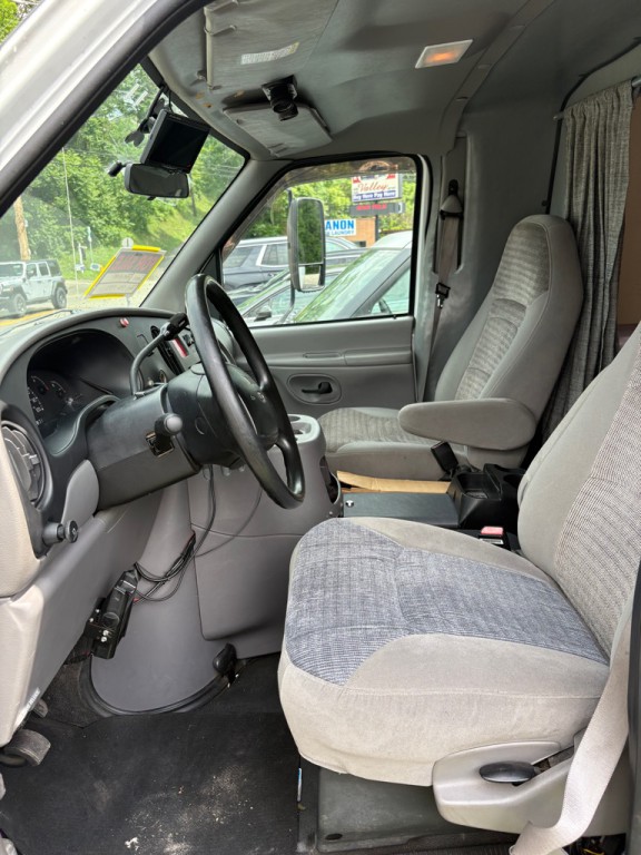 2000 Ford Econoline Image 18