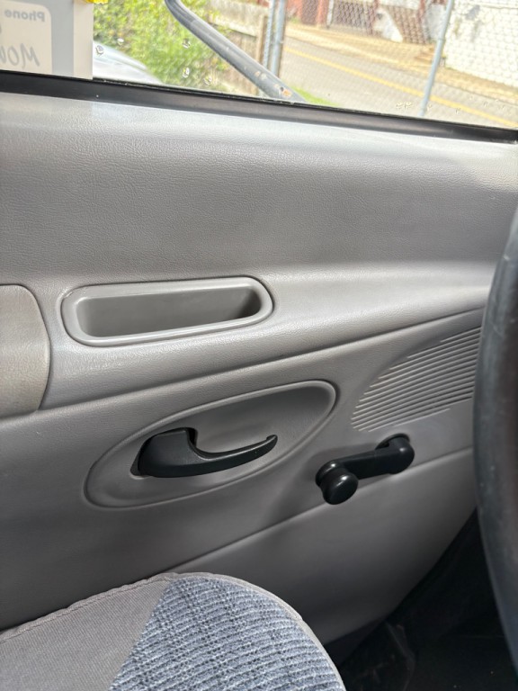 2000 Ford Econoline Image 21