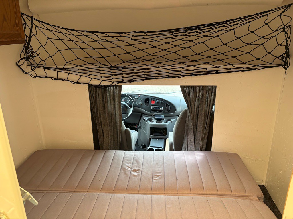 2000 Ford Econoline Image 29