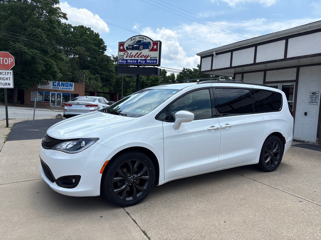 2020 Chrysler Pacifica Image 1