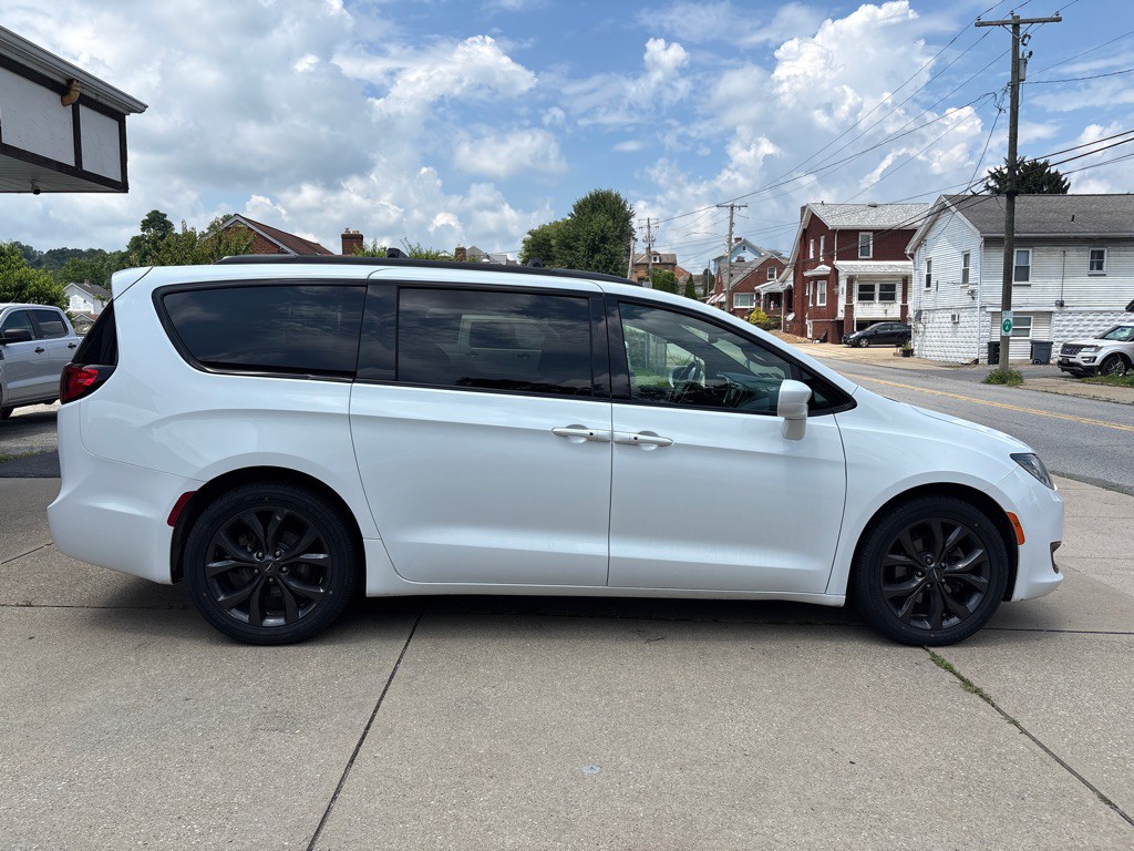 2020 Chrysler Pacifica Image 6