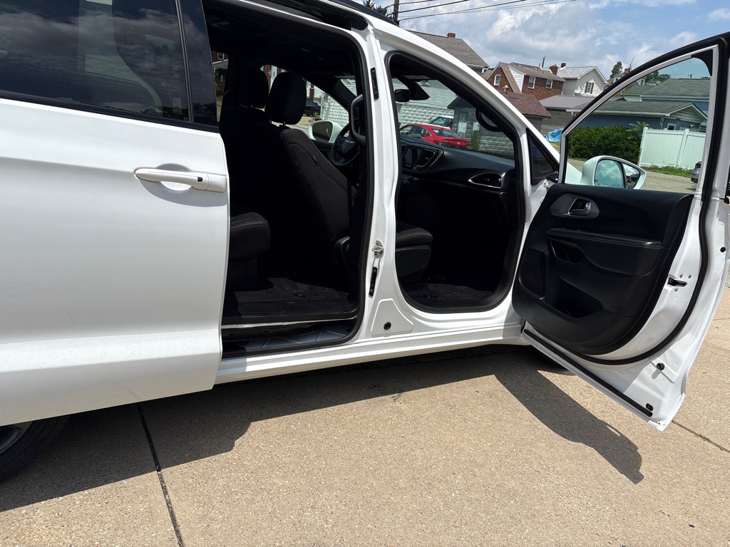 2020 Chrysler Pacifica Image 14