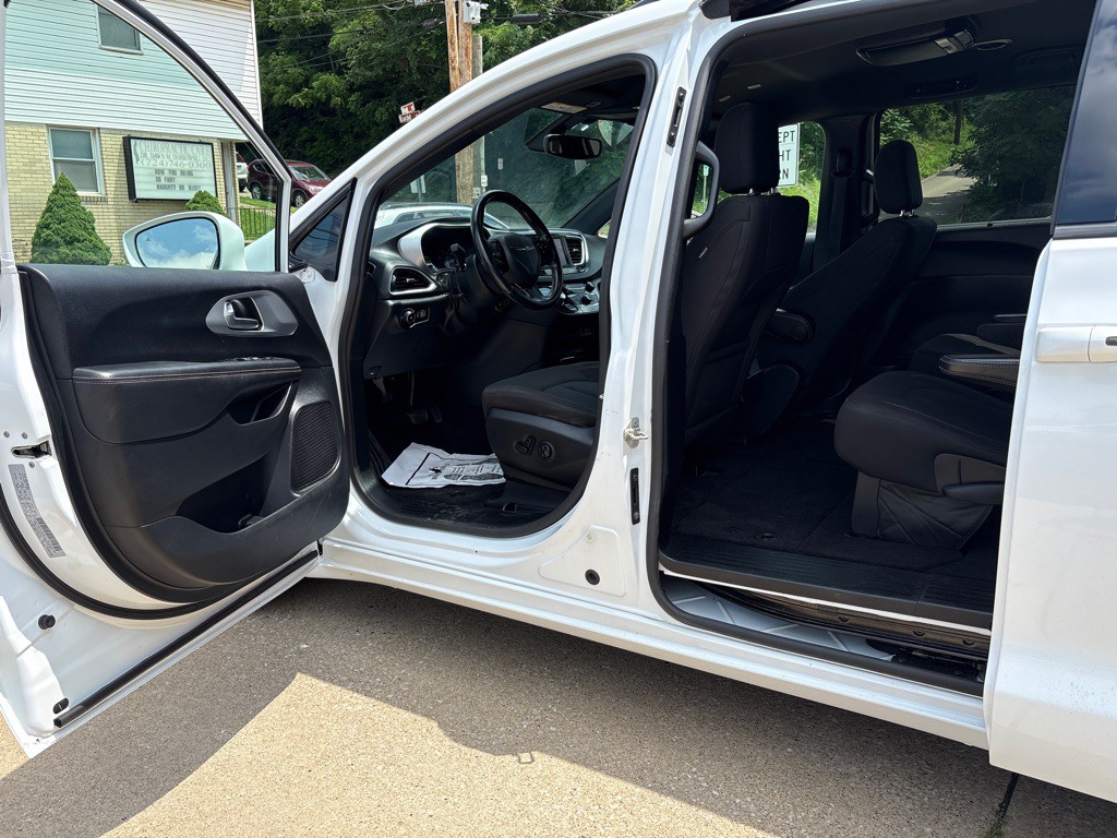 2020 Chrysler Pacifica Image 15