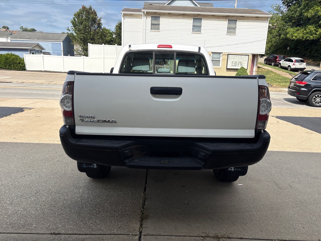 2011 Toyota Tacoma Image 4