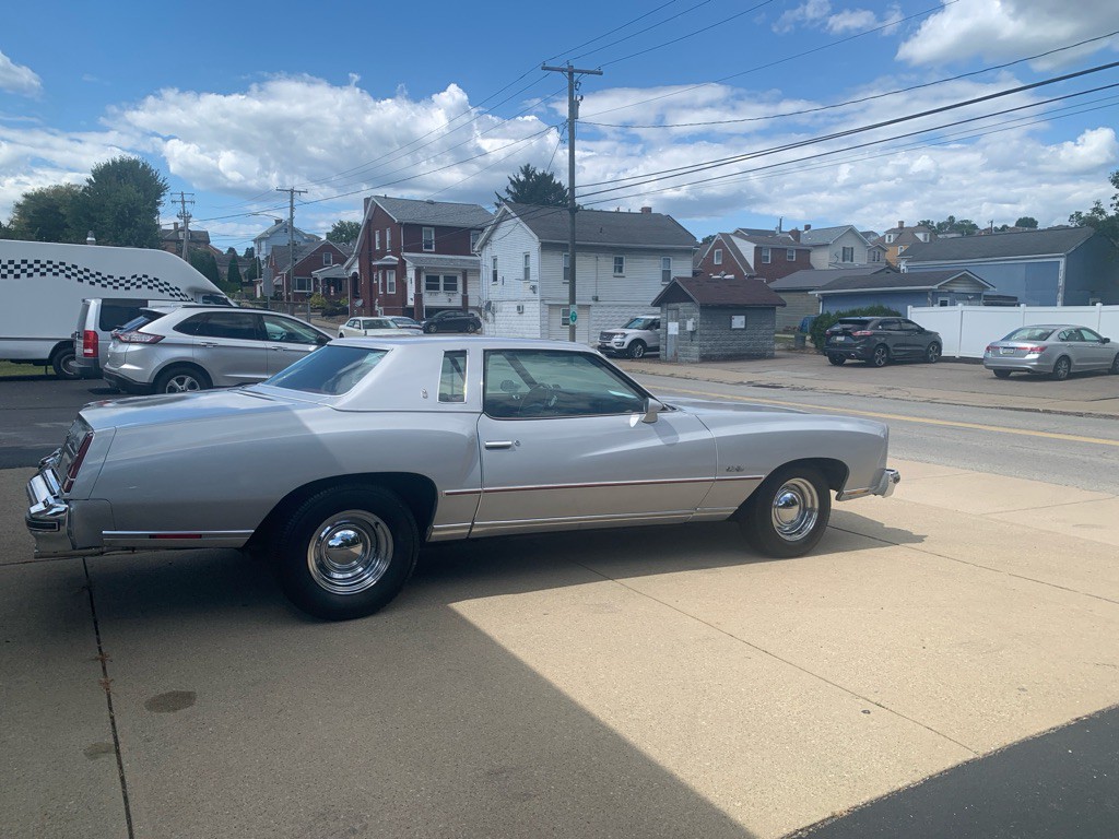 1976 Chevrolet Monte Carlo Image 2