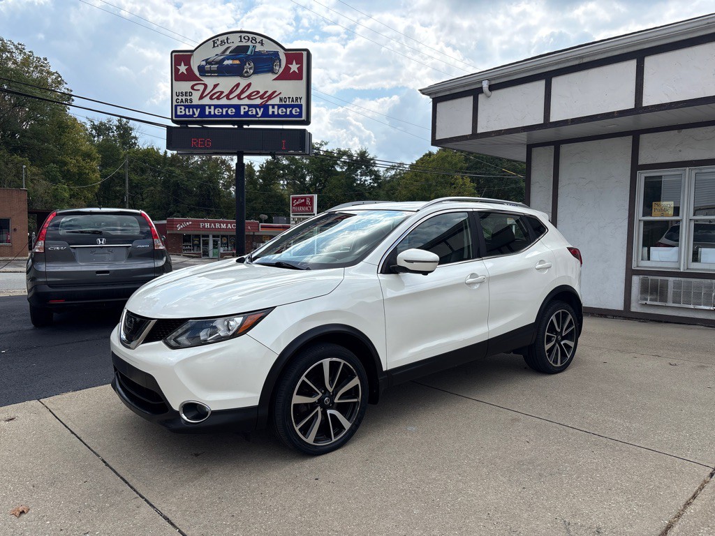 2017 Nissan Rogue Image 1