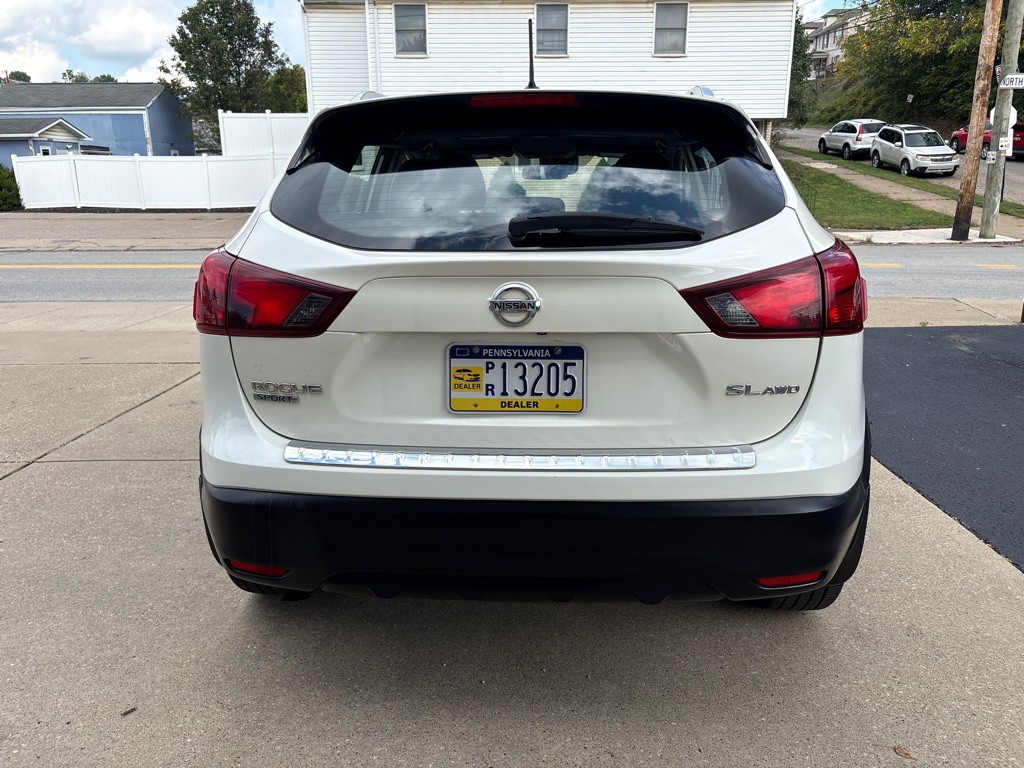 2017 Nissan Rogue Image 4