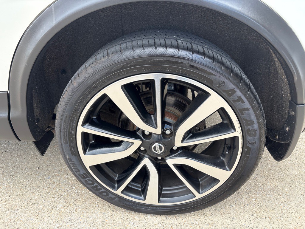 2017 Nissan Rogue Image 10