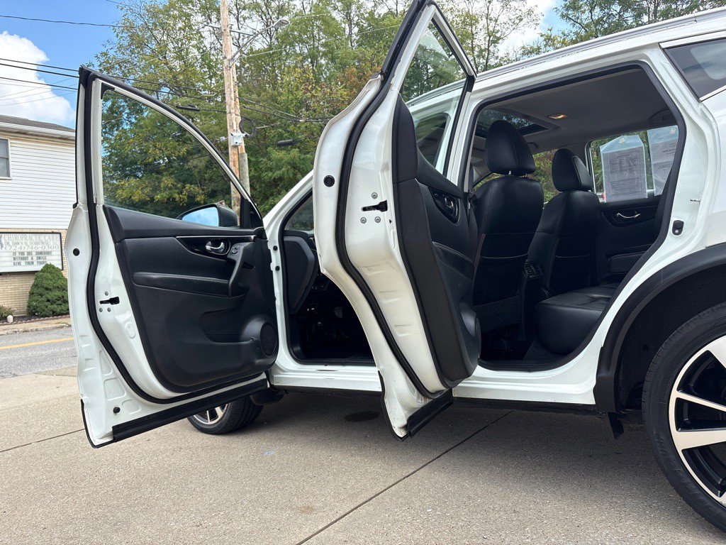 2017 Nissan Rogue Image 17