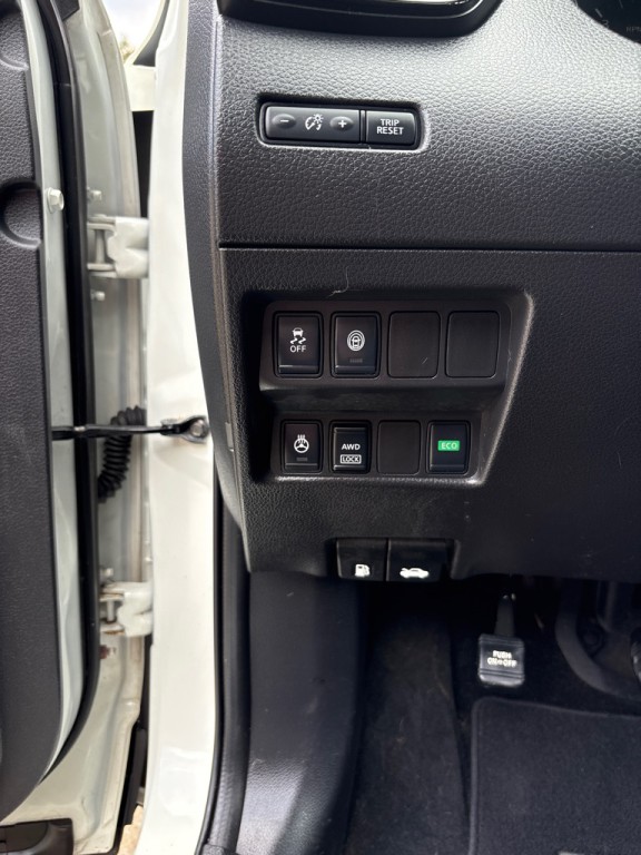 2017 Nissan Rogue Image 24