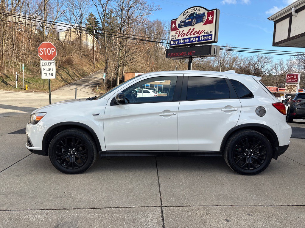 2019 Mitsubishi Outlander Image 2