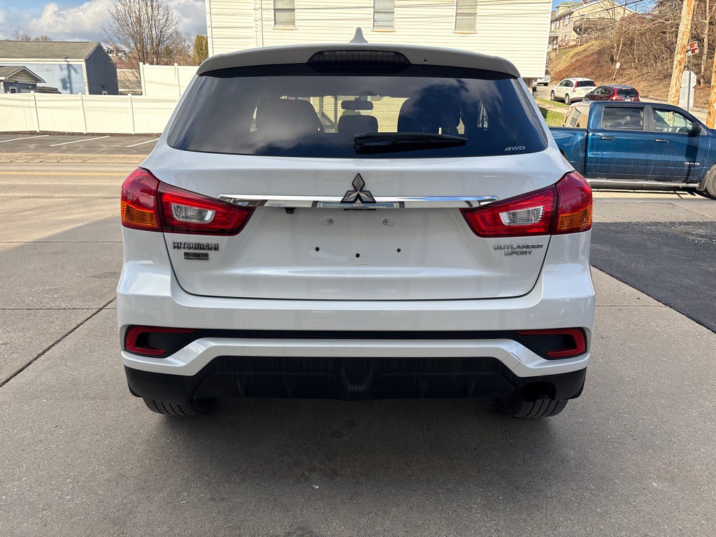 2019 Mitsubishi Outlander Image 4