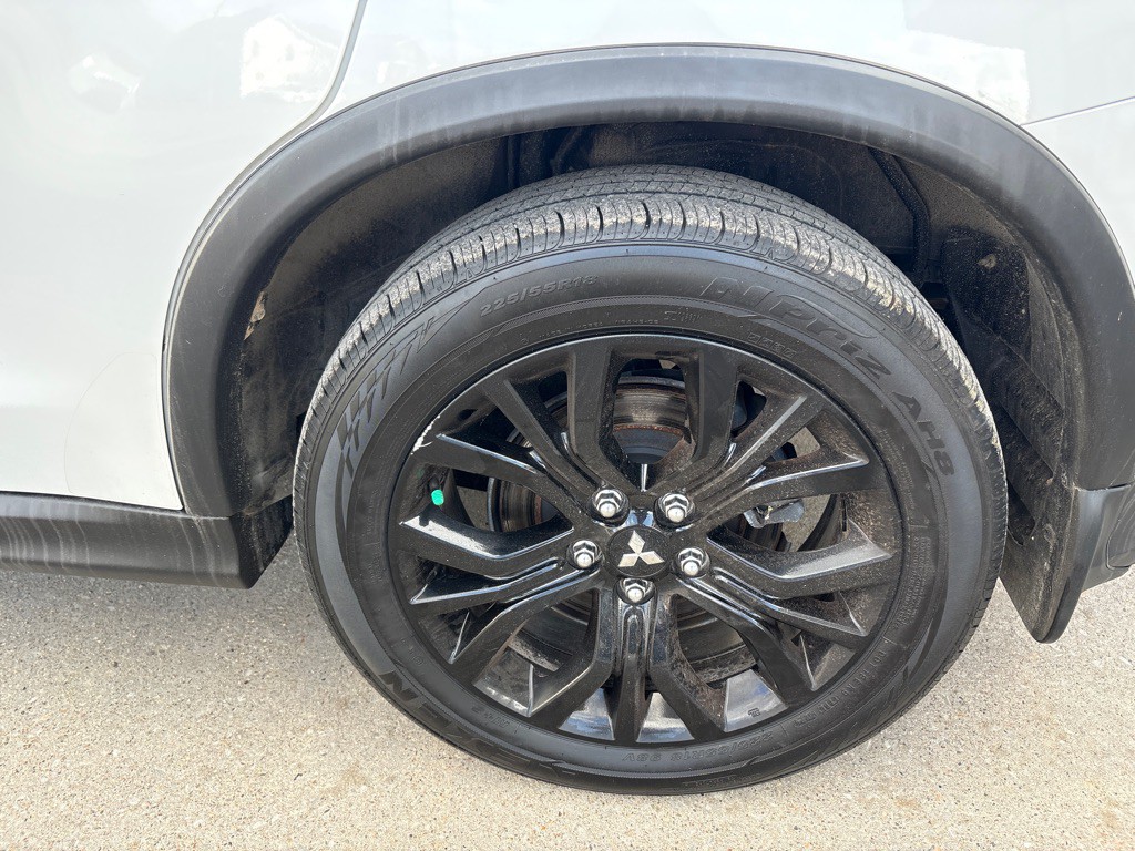 2019 Mitsubishi Outlander Image 11