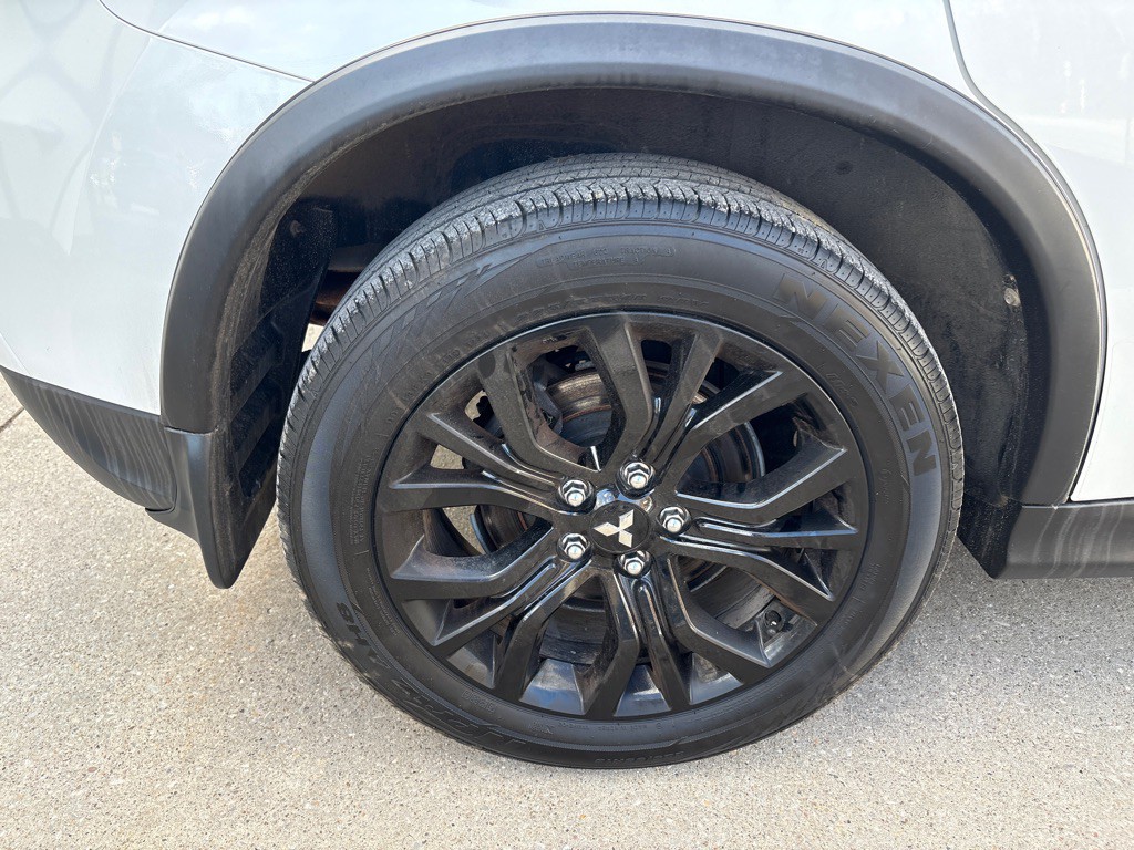 2019 Mitsubishi Outlander Image 12