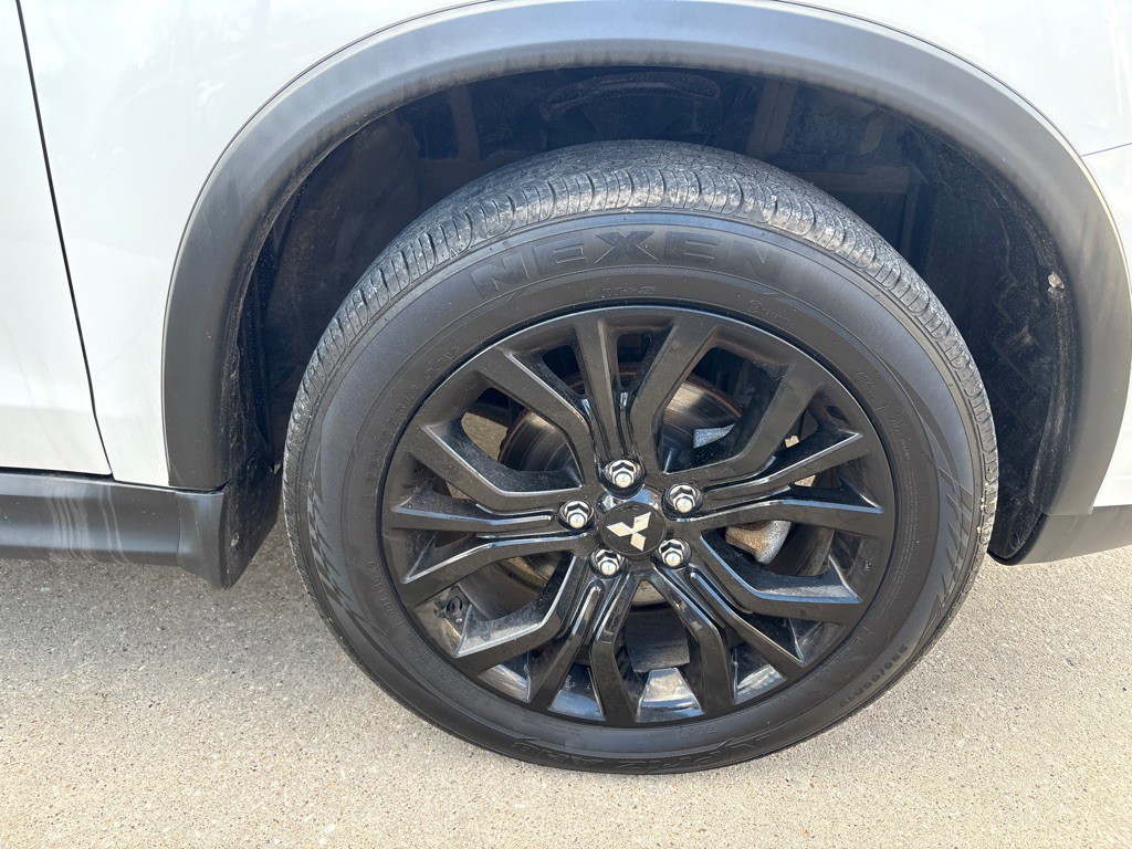 2019 Mitsubishi Outlander Image 13